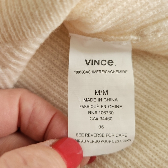 vince cashmere sweater Size M Ivory V Neck FLAW - Picture 3 of 9